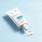 קרם לחות עם הגנה מהשמש SPF30 image number null