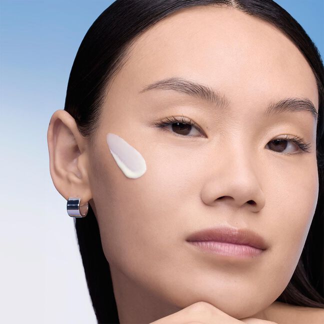 קרם פנים למראה זוהר ואחיד SUN PERFECT SPF50