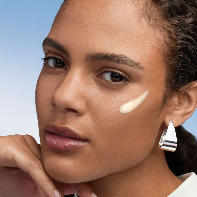 סרום להאחדת גוון העור וטשטוש קמטים וכתמים כהים SUN PERFECT SPF50