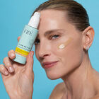 GLOW ME + LIGHT MEDIUM מינרלי בתוספת גוון SPF 50 קרם לחות image number null