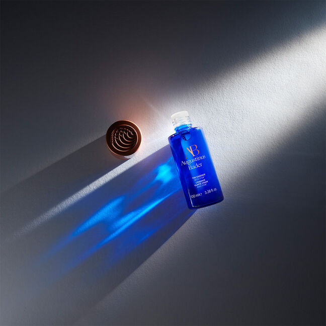 THE ESSENCE WITH TFC8&reg;