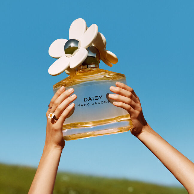 בושם לאישה DAISY א.ד.ט